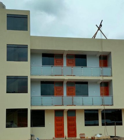Edificio de tres niveles de la empresa comunal Apullallawa