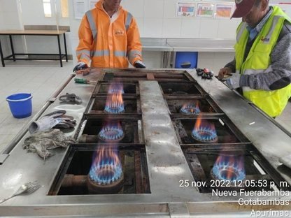 Cocina industrial de la institución educativa en prueba de encendido