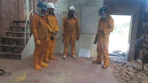 Soldadores de CURSA con equipo de protección