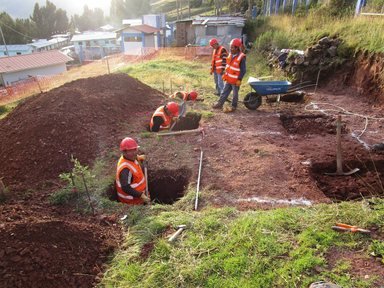 Excavación para instalaciones en el puesto de salud de Pisaccasa